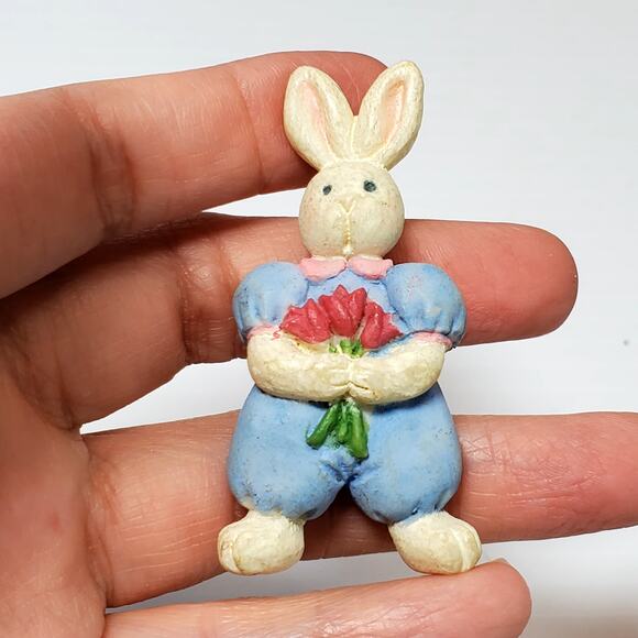 Rabbit Brooch Pin 2" Cute Bunny Flowers Bouquet Easter Vtg - Picture 1 of 4
